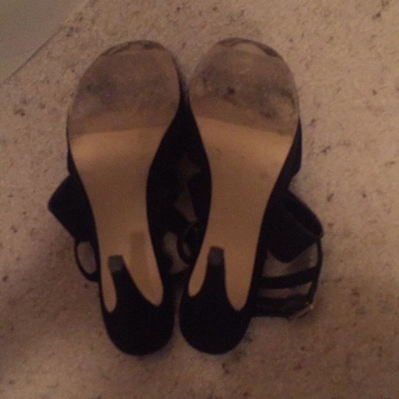 Black heels - Picture 3 of 4